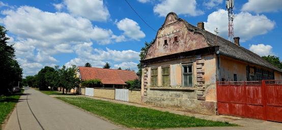 KUĆA 169m2 , Pom . objekti 306m2 , TRI PLACA U SRCU KULPINA