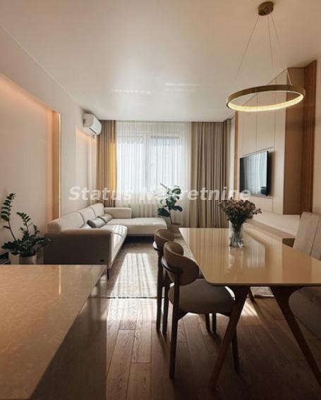 Petosoban stan u Centru, Novi Sad, 112 m², 2. sprat, parking