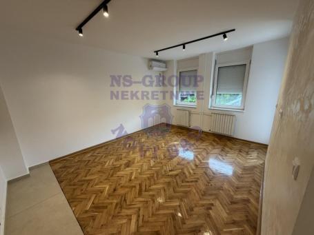 Prodaje se kompletno renoviran jednoiposoban stan na Novom Naselju. 