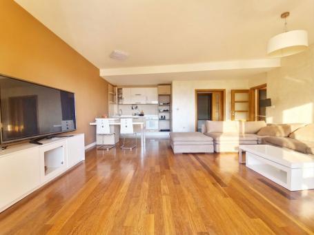 Izdavanje dvosobnog stana 80m² sa pogledom na more – Kamenovo, Budva (Izdavanje na duzi period)