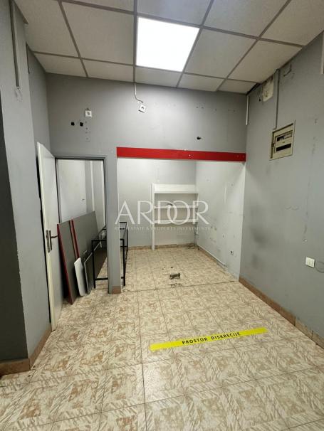 Turnić, prodaje se poslovni prostor 15 m2
