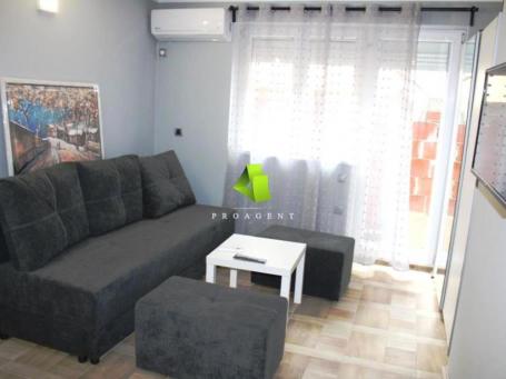 Garsonjera u kući u blizini Pravnog fakulteta ID#8336