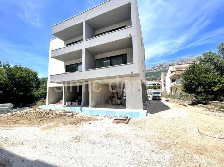 Penthouse stan s garažom blizu plaže, Kaštela