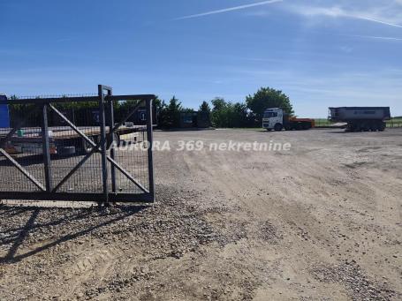 IZDAVANJE. RUMENKA, PLAC 5200m2 SA HALOM 400m2