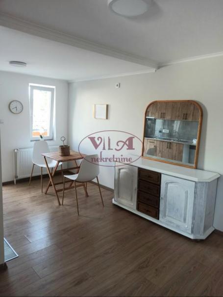 Novi sad, Klisa, Lep namešten stan - duplex u polovini kuće sa posebnim ulazom