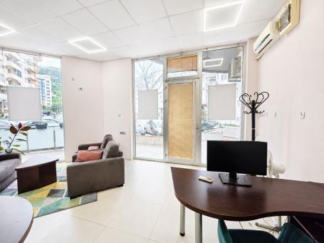 Poslovni prostor 30m² na atraktivnoj lokaciji – Rozino, Budva (IZDAVANJE NA DUZI PERIOD)