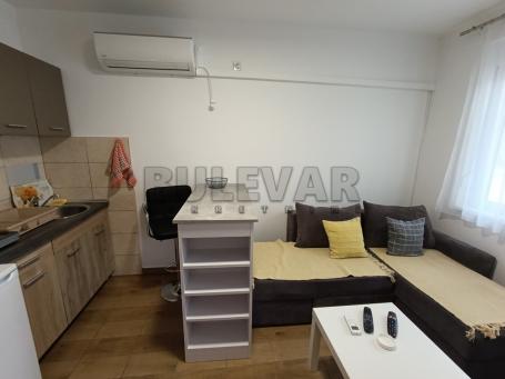 Izdaje se odlična prizemna kuća u centru Niša, kod Šojke, 38m2