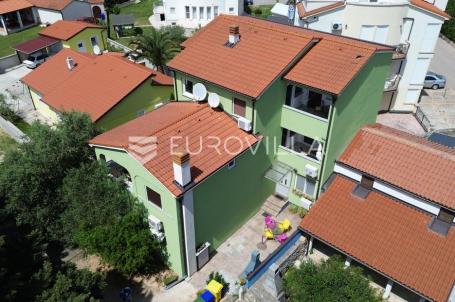 Istra, Medulin, apartmanska kuća sa tri stana na mirnoj lokaciji