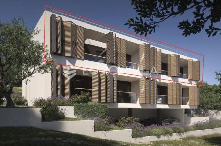 Vodice, ekskluzivan penthouse s krovnom terasom i panoramskim pogledom