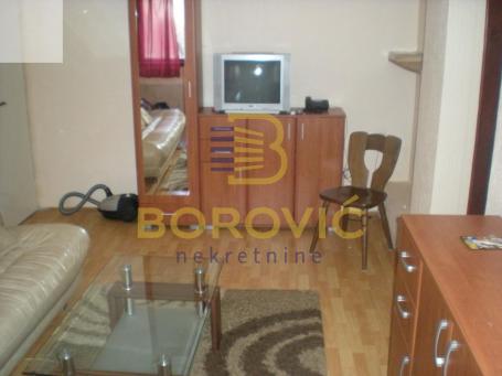 Kod Hrama, 40m2, stan sa baštom