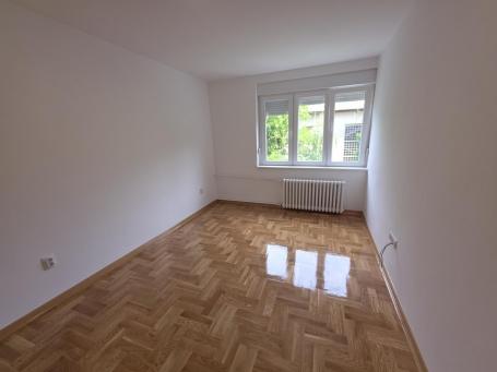 Trosoban stan, 49 m², Grbavica, Novi Sad, 3. sprat