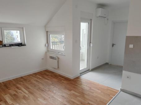 Jednoiposoban stan na prodaju, Grbavica, 957,90€, 36m²