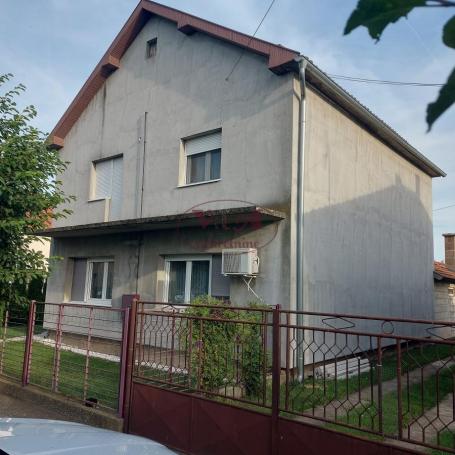 Temerin, Sirig, Komforna velika kuća sa većim placem u zelenilu - može kredit za mlade