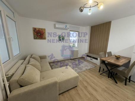 IZUZETAN jednoiposovan stan na Novom Naselju!