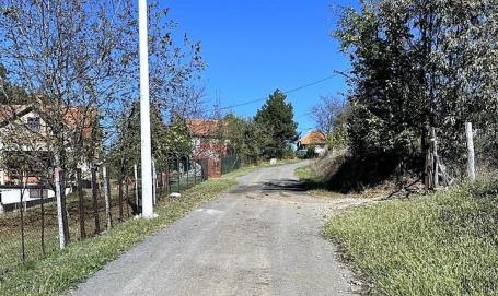 Barajevo, Glumčevo brdo, zemljište 71 ar, dozvoljena gradnja . . 