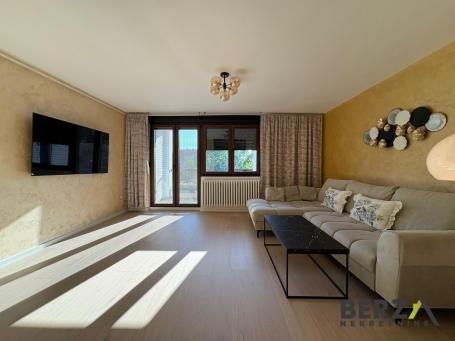 LUKSUZNO NAMEŠTEN RENOVIRAN TROSOBAN STAN NA NOVOM NASELJU