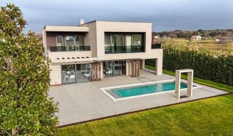 ISTRA MODERNA VILLA SA GRIJANIM BAZENOM