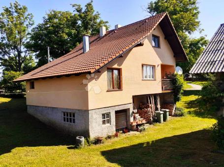 PRILIKA!!!PREKRASNA OBITELJSKA KATNICA S VRTOM! SAMO U PONUDI DOGME ! 
