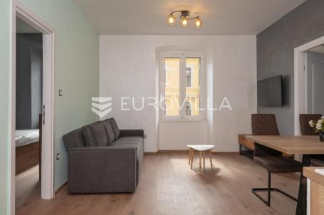 Rijeka, Centar, peterosoban stan 97 m² s dvije odvojene stambene jedinice