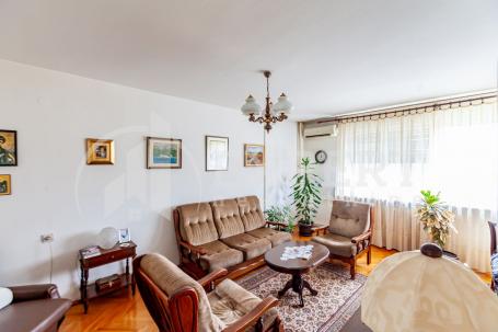 Trosoban stan, centar, 3. sprat, cg