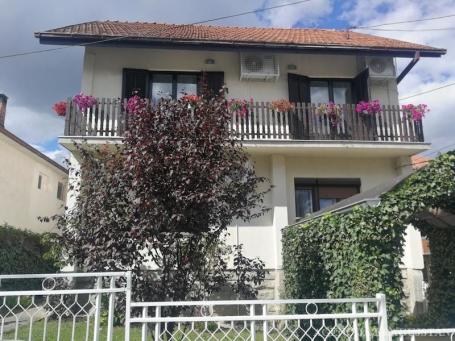 Prodaja, Kuća, 220m2 , Erdoglija