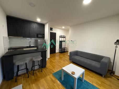 Izdavanje, Stan, 35m2 , Grbavica - Telep