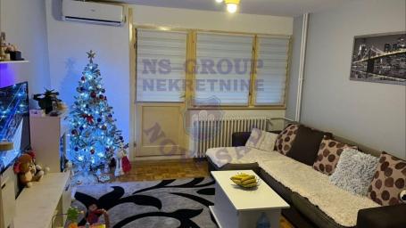 Prodaje se svetao i prostran stan !!!