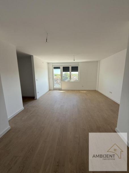 Trosoban stan u Novoj Pazovi, 70 m²