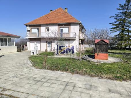 Beljina, kuća 213m2+pomoćna zgrada 120m2, plac 70 ari