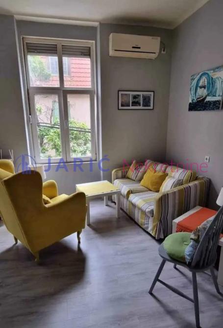 VRAČAR (Hram) – Elegantan salonski stan 36m2, odmah useljiv