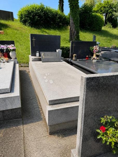 PRODAJA, Grobno mjesto, Mirogoj, na traženoj lokaciji!
