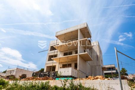 Marina, novogradnja, komforan trosoban stan ukupne površine 125,24 m²