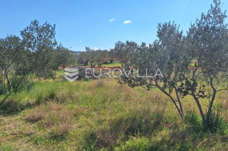 Šibenik, uređeno građevinsko zemljište, 1525 m²