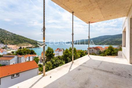 Marina, novogradnja, komforan trosoban stan ukupne površine 125,24 m²