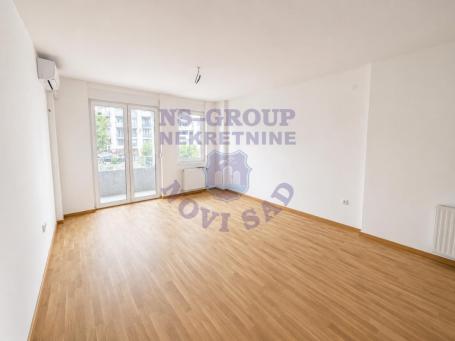 Trosoban stan na Bulevaru Evrope, 73m2