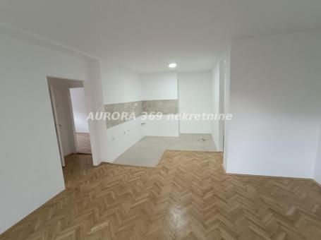 NOVI SAD, BULEVAR OSLOBODJENJA. RENOVIRAN, TROSOBAN STAN, 64m2