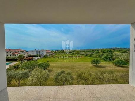 Novigrad, novogradnja, moderan stan s pogledom na more!