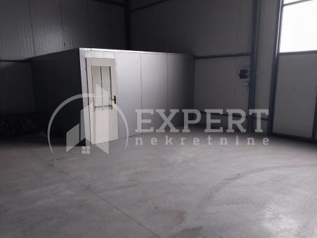 Izdaje se magacinski prostor u naselju Deveti maj, 250m2