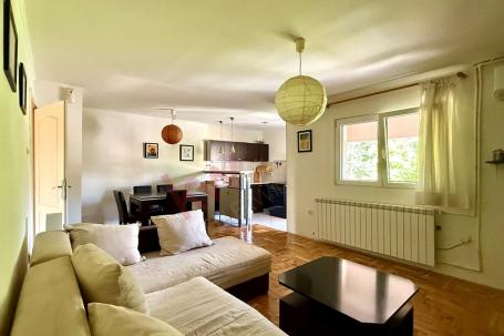 
				Žarkovo - 3.0 stan 78m² (tri terase) - renoviran i odmah useljiv
			