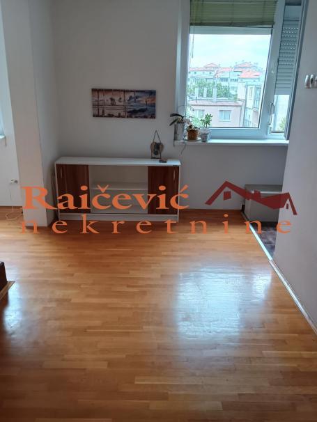 VOZDOVAC BRACE JERKOVIC 36m2 , 126000e
