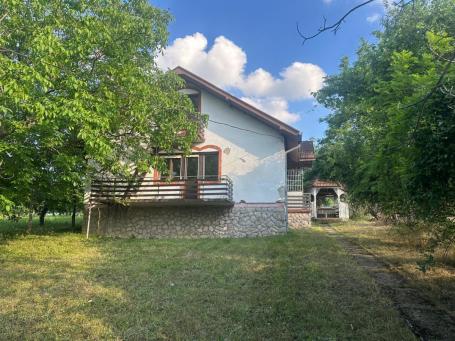Aranđelovac Kuća 78 kv , Uknjižena sa 5,76 ari placa, Parloška ulica