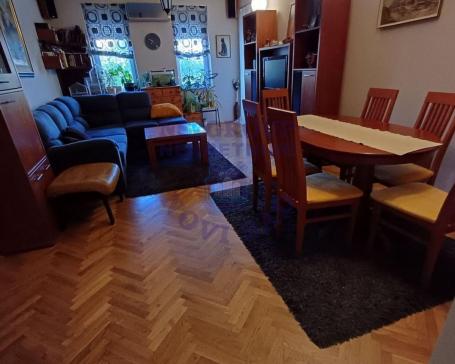 Odličan trosoban stan na Novoj Detelinari 