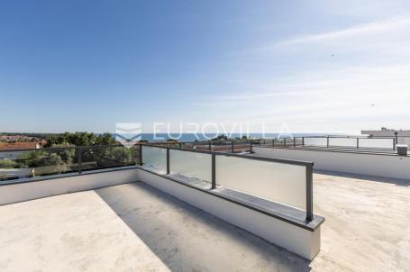 Istra, Zambratija, Vaš kutak uz more: novogradnja s dvije terase i mediteranskim ugođajem