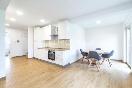 Zagreb, Dubrava, PRVI NAJAM, prekrasan trosoban stan, parking, spremište, 67 m²