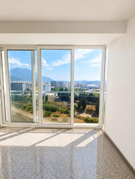 Two-bedroom apartment with sea views in the center of Bar