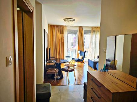 Premium-Apartment mit 2 Schlafzimmern in Bečići – nur 100 Meter vom Meer entfern
