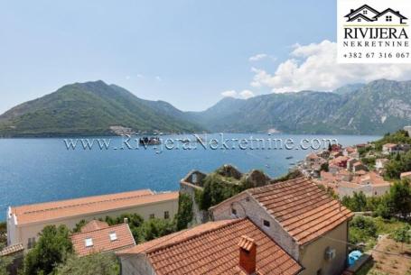 Na prodaju kamena kuca sa panoramskim pogledom na more Perast Kotor