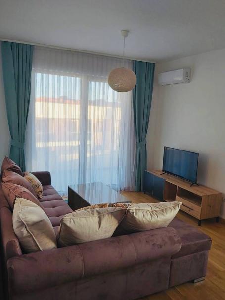 Izdavanje dvosobnog stana sa pogledom na more – Bečići, Budva (na duži period)