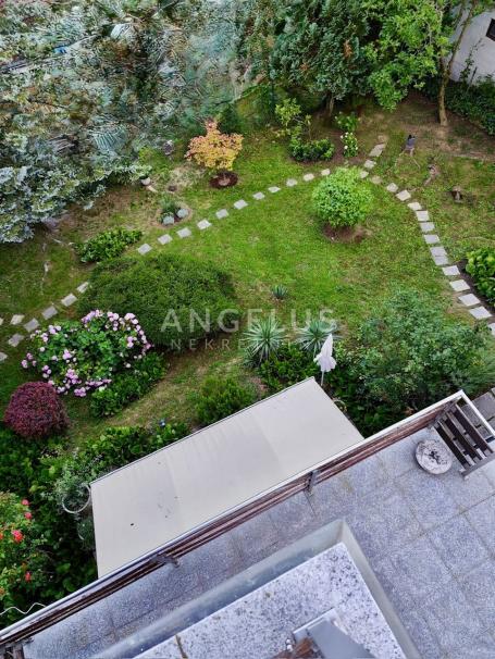 Zagreb, Tuškanac-ekskluzivna polovina vile, 300 m2, vrt, garaža
