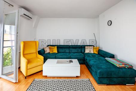 Trosoban stan kod Vojne bolnice 70 m2